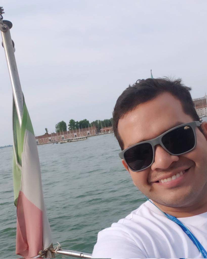 La vida es un reflejo de tus creencias más profundas; cámbialas y cambiarás tu destino...

#buenosdías 
#italia 
#venezia