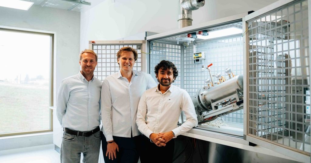 PMVnv (@pmvnv) on Twitter photo In een labo in BlueChem, de incubator voor duurzame chemie in Antwerpen, ontwikkelde Gill Scheltjens een plasmareactor die CO2-molecules opsplitst in zuurstof (O) en koolstofmonoxide (CO). 
Lees meer: wllw.co/U5GkcNyny In een labo in BlueChem, de incubator voor duurzame chemie in Antwerpen, ontwikkelde Gill Scheltjens een plasmareactor die CO2-molecules opsplitst in zuurstof (O) en koolstofmonoxide (CO). 
Lees meer: wllw.co/U5GkcNyny