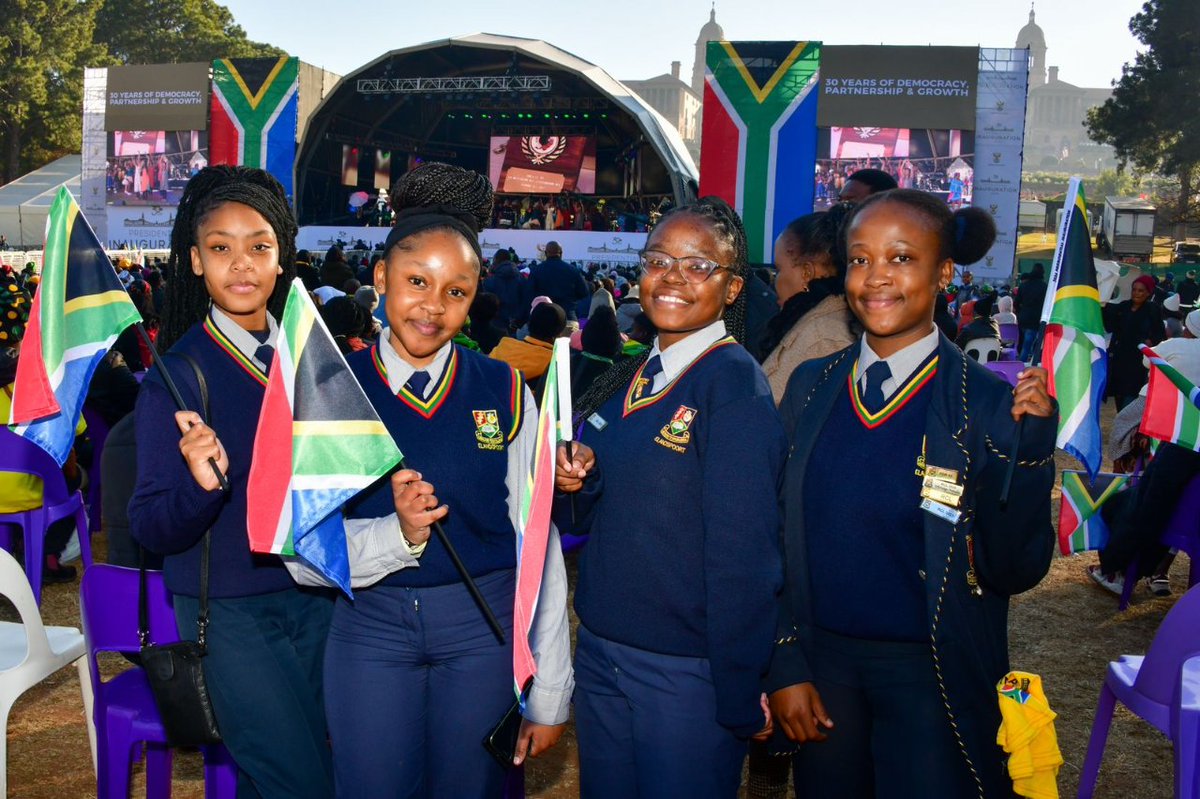 CityTshwane's tweet photo. Our future leaders #Ma2000 the world is yours!!!!!
#PresidentialInauguration2024
#SouthAfrica30
#PeoplesInauguration https://t.co/FZwFXMI2zZ