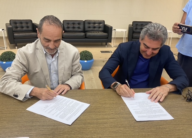 Sottoscritta convenzione fra Università degli studi di Bari e #Cameradicommercio di Brindisi-Taranto per la promozione  della cultura di #impresa attraverso la realizzazione di progetti per valorizzare la #CSR, l’#export, l'avvio di #startupinnovative ecc. shorturl.at/Sm3gC