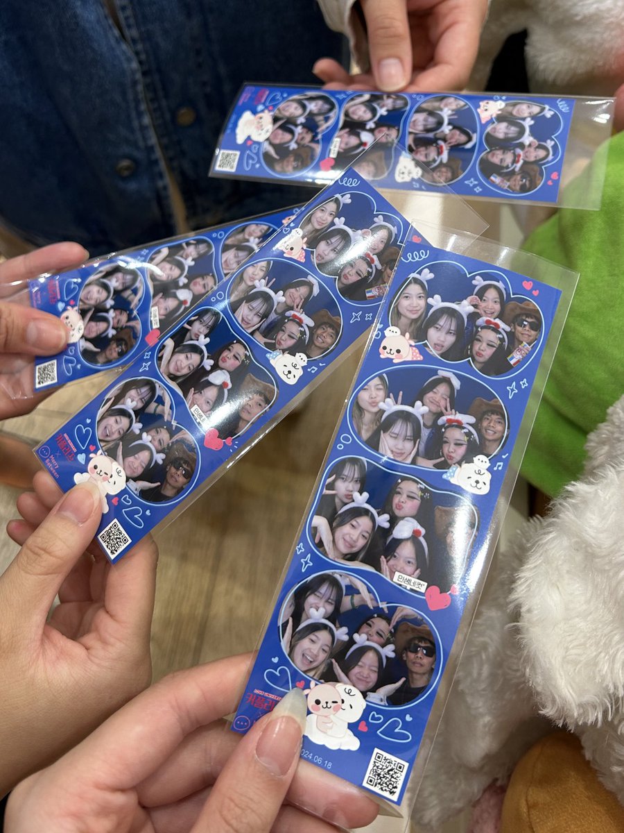 muncore's tweet photo. photo booths have my heart https://t.co/IblS4Tfwpf