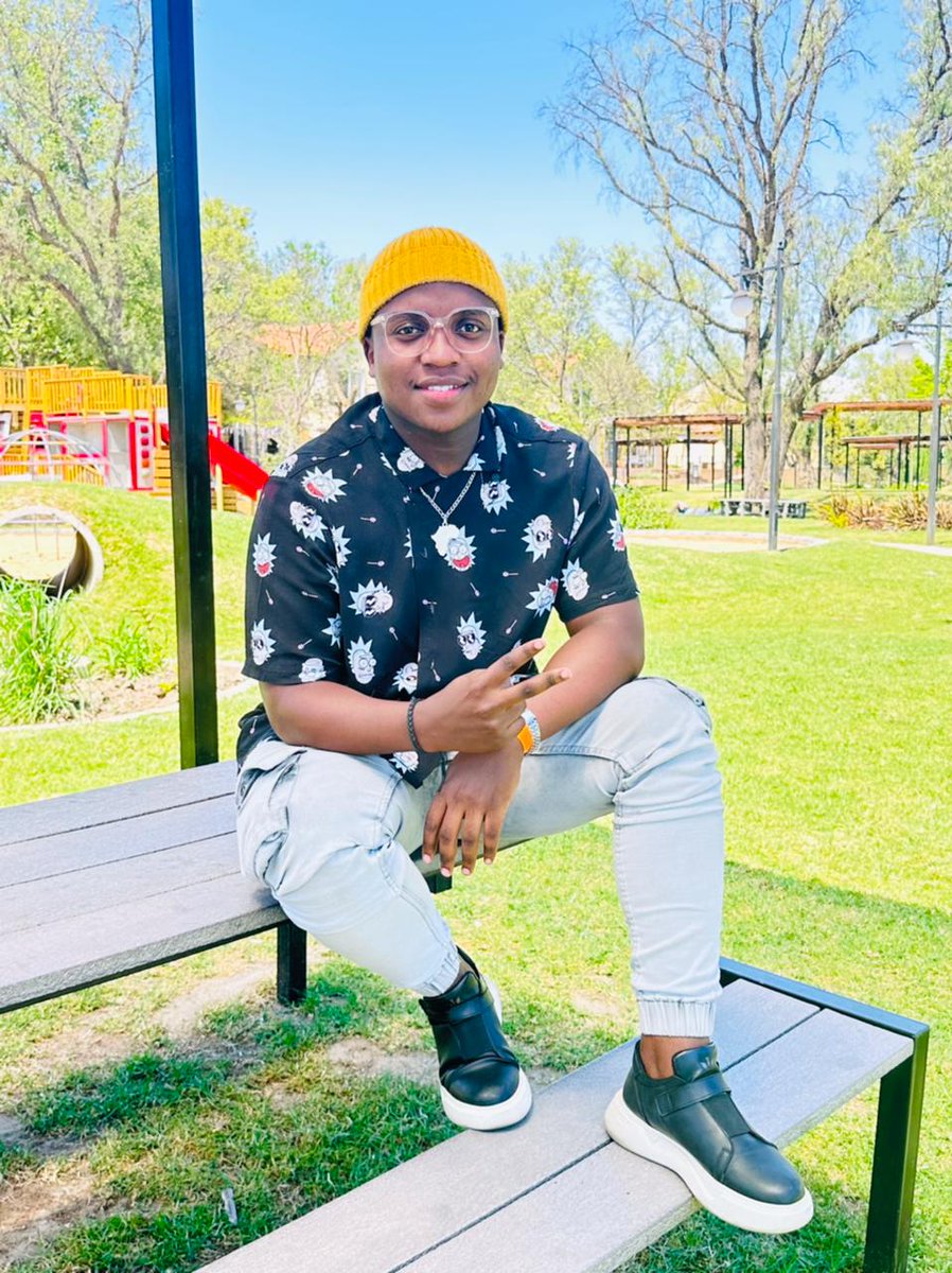 Lindalive tweet media