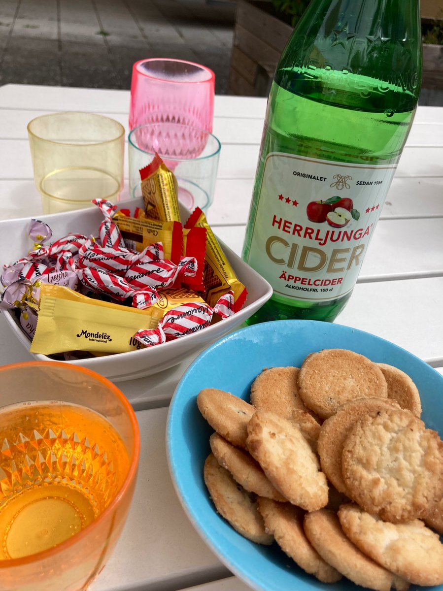 jannickep74's tweet photo. God förmiddag onsdagen ☕️🇸🇪🌿🌼💞

Full midsommarförberedelse hos oss 💚

Fin dag till er, hoppas ni har sol ☀️

#vardigsjälv #midsommar #varräddomvåraäldre #finfag #älska 🇸🇪 https://t.co/h2FX8E7B1E