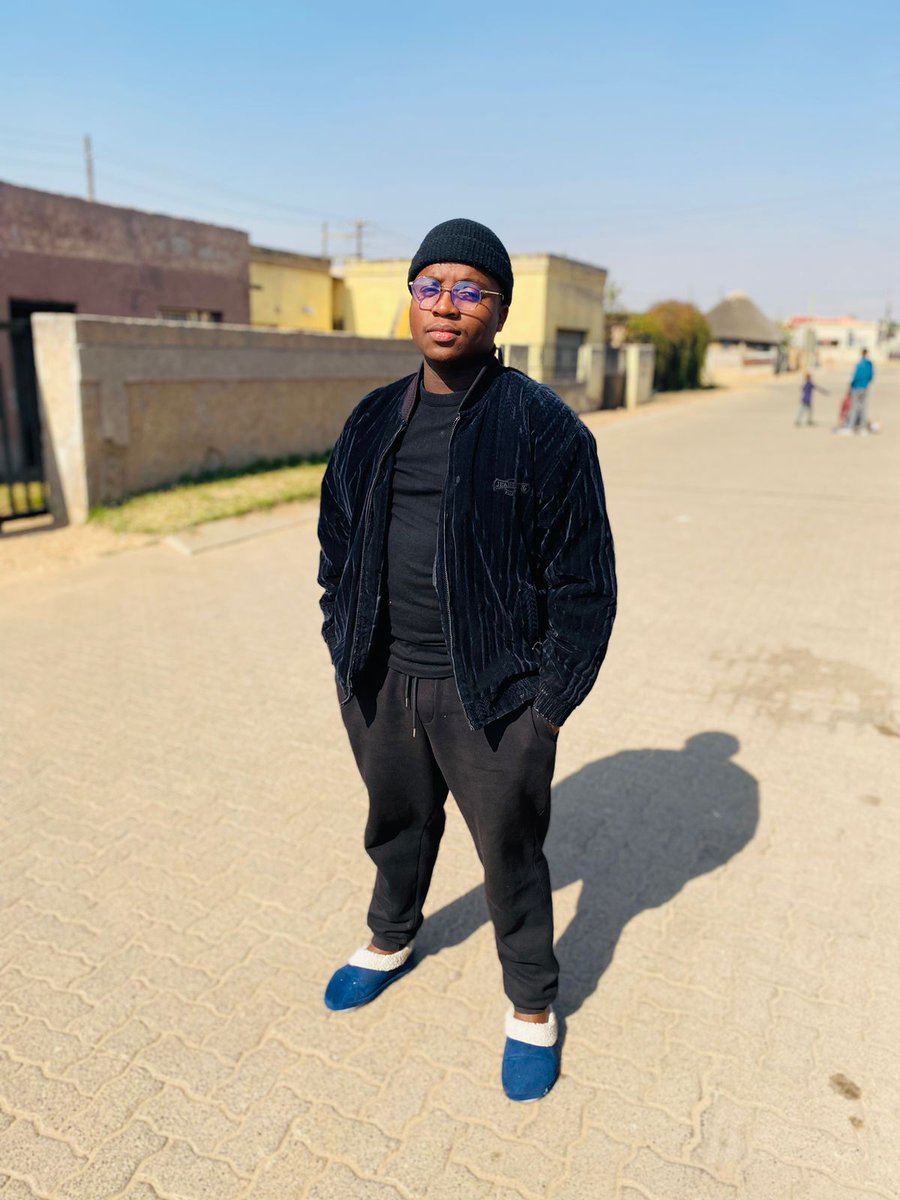 Lindalive tweet media