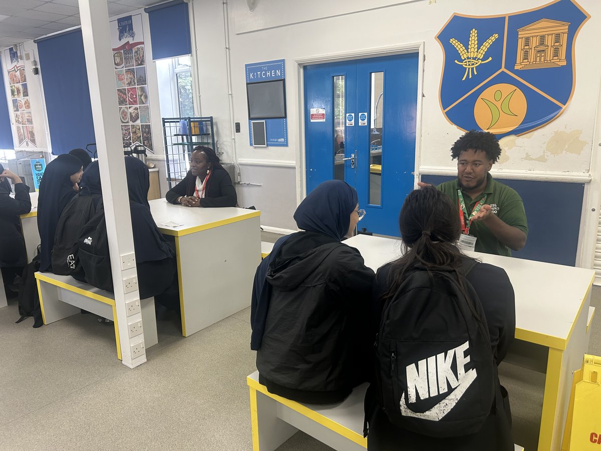 DenbighHigh's tweet photo. And…that’s our very last year 10 BESP careers network session of the academic year!
A BIG Thank you to all Luton and beyond employers for all their support, time and guidance. Students were thoroughly engaged and enriched! #Brightfutures 📷 https://t.co/nrWbhq0lHP