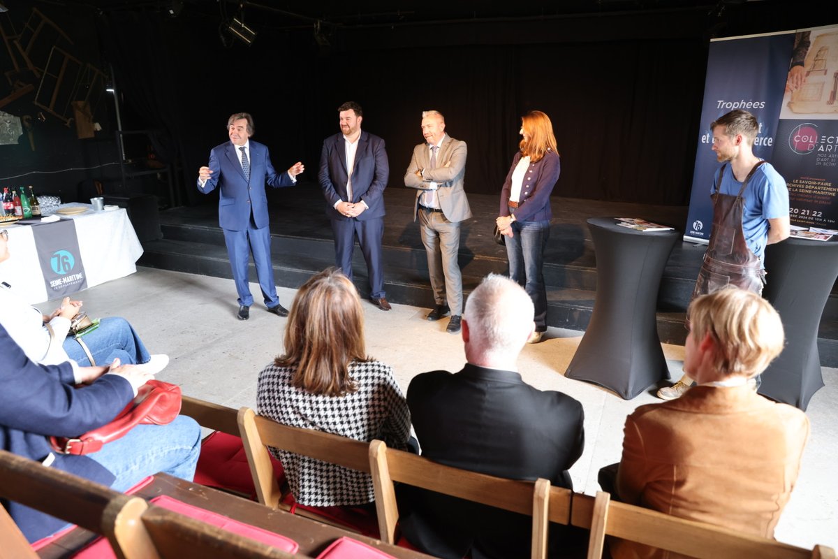 BBellanger76's tweet photo. Avec @JulienDemazure, @ClaireGueroult et Guillaume Dartois (@CMA_Normandie), nous étions ce lundi chez Raphaël Garner, ébéniste à La Neuville-Chant-d'Oisel, pour présenter la belle programmation de ces deux événements qui auront lieu à la fin de l'année. 2/2 https://t.co/eZTYczyYku