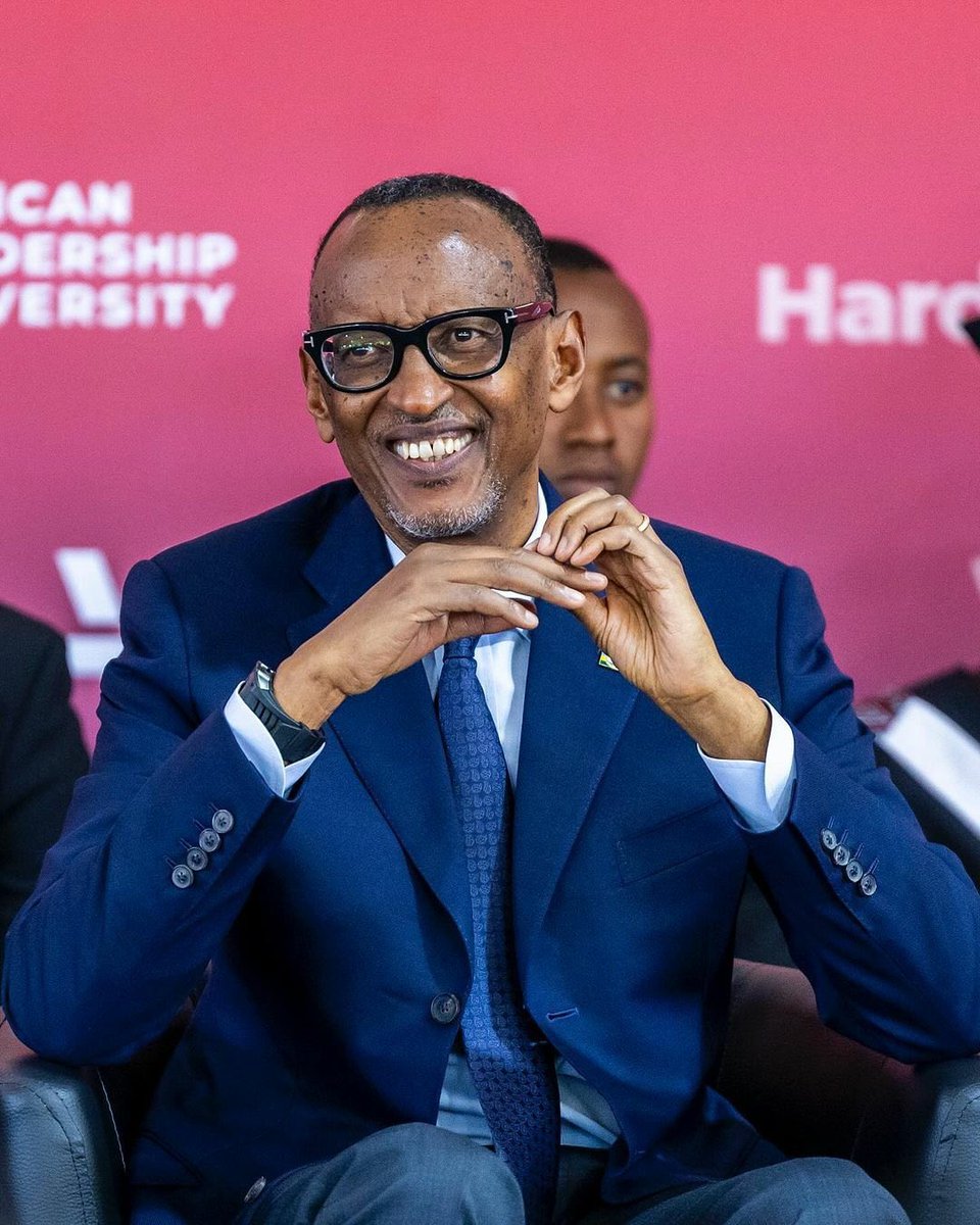 MasafiMunguiko's tweet photo. Maze iminsi nitegereza amafoto ya HE,uziko naje gusanga ntanarimwe atajya aba yambaye impeta😍ni ukuri uyu mubyeyi wacu ni ikitegererezo muri byose🥹🙏Imana imuhe amahoro n’Imigisha🙏
#UwacuBwite
#Atumatwishima
#Le15julyKu👊 https://t.co/I3xBwC3Zp8