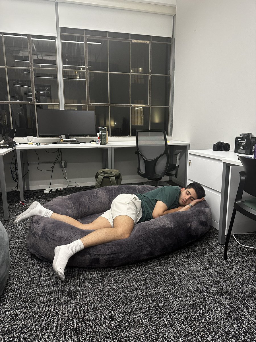 :) late night at Spotlight sponsored by <a href="/weareplufl/">Plufl</a>