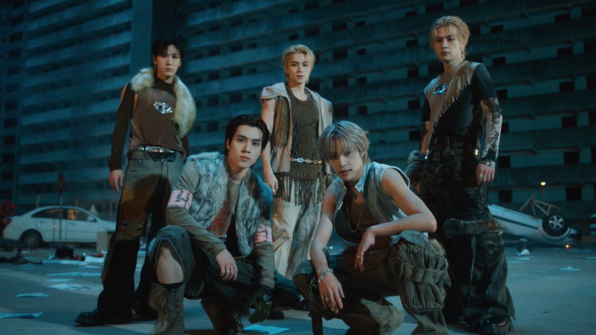 WayV_official's tweet photo. WayV 威神V 'She A Wolf' Performance Video

https://t.co/mYRv7X3xsd

#SheAWolf
#WayV #威神V #GiveMeThat
#WayV_GiveMeThat https://t.co/QtLkkGKtKG