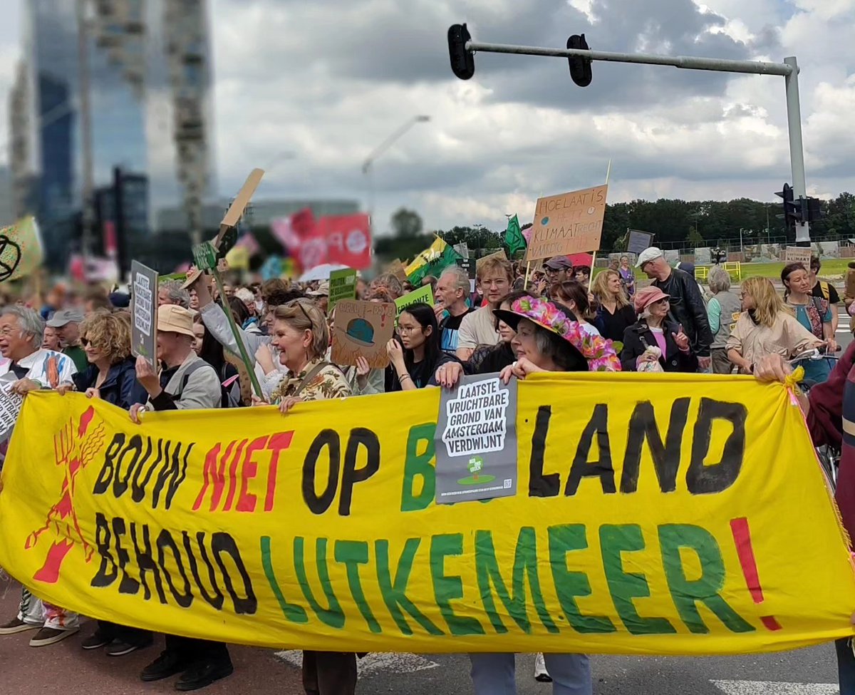 Voedselpark020's tweet photo. Groeiende druk op gemeenteraad voor behoud groene #Lutkemeerpolder

Voor wie komt de gemeenteraad op?

Schiphol, SADC, Proptimize of de wens van de bewoners?

@RvDantzig
@bmhminderhoud 
@BurenHester
@sofyan_mbarki

De link naar dit artikel ⬇️
https://t.co/NRgdkaAfh9

@land_ons https://t.co/xRe14wB1lO