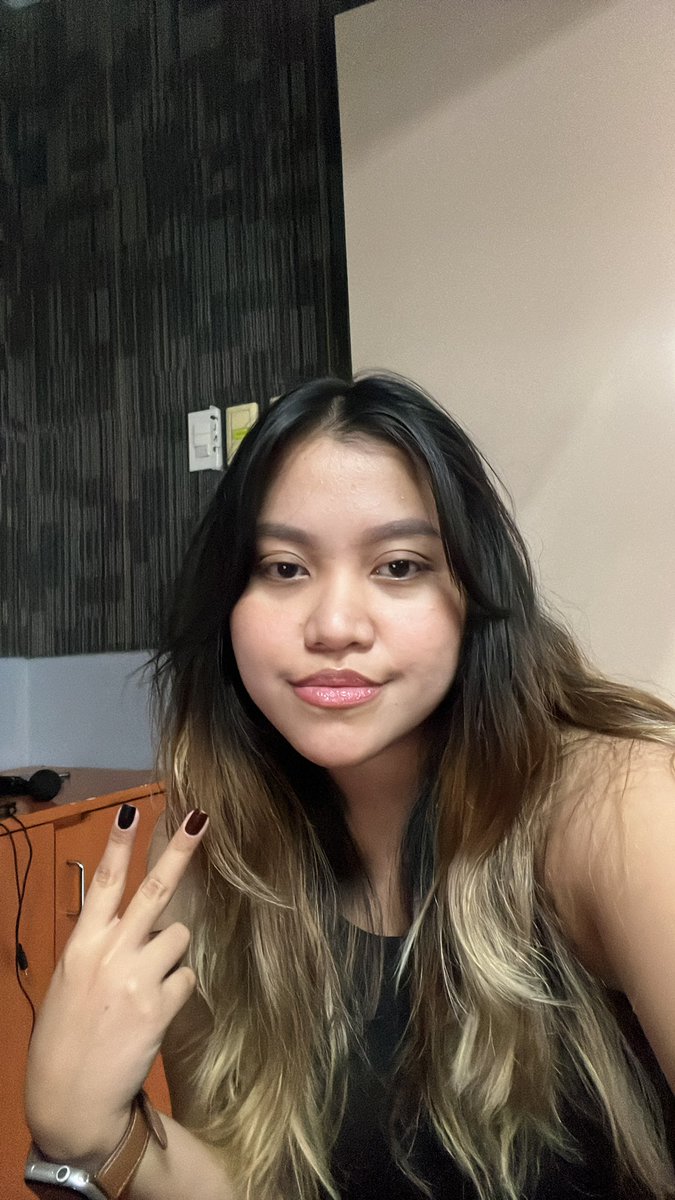 renzie17's tweet photo. The times i tweet here is when there’s fandom drama and when i change my hair hahaha hello actual proof of life this time https://t.co/jnHKiL13eI