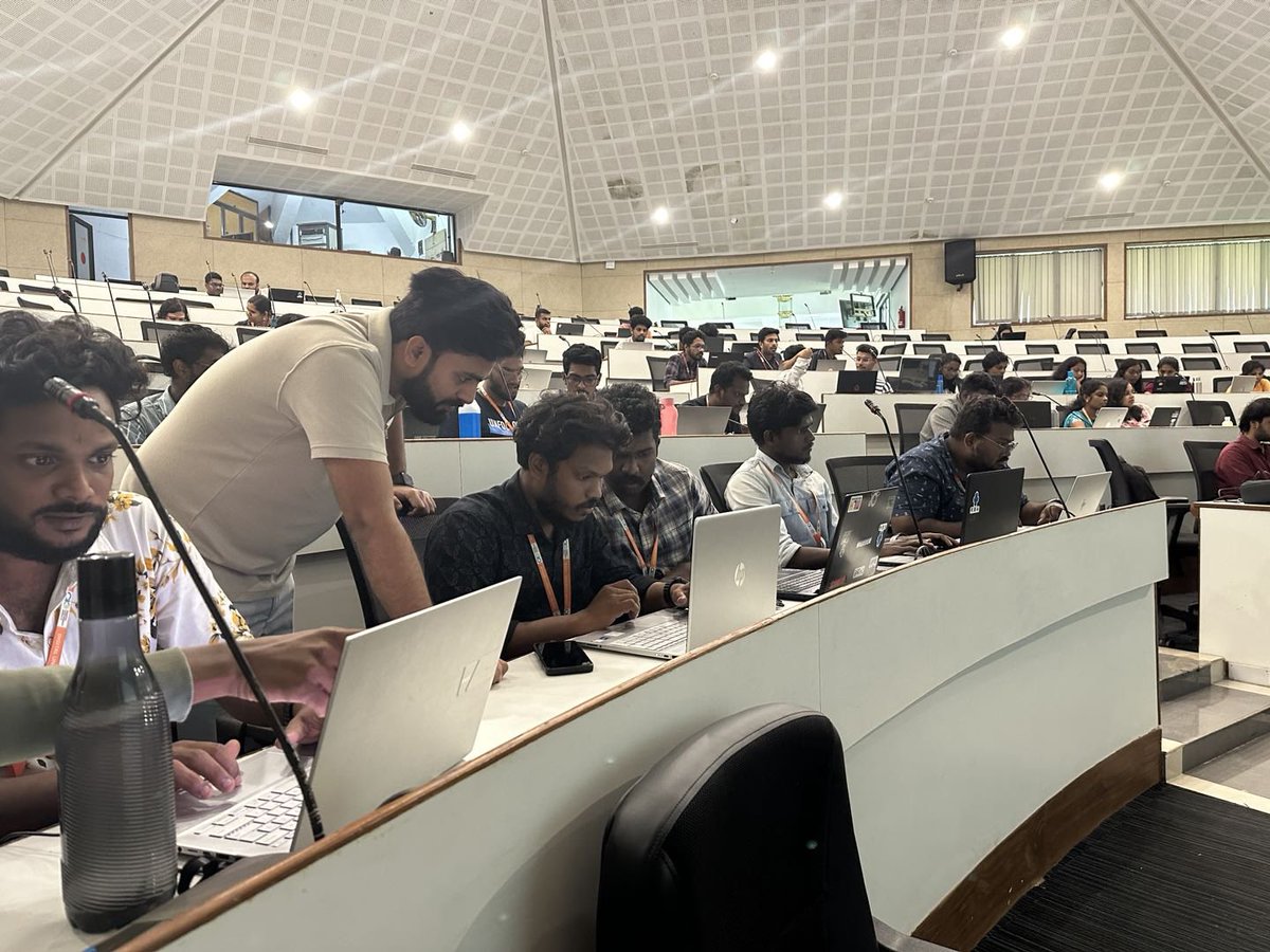 aelfblockchain's tweet image. We concluded an incredible day at our #aelfinity Developer Workshop in Kerala, where we saw a huge turnout of talented developers gathered to dive deep into the world of secure #smartcontracts and #blockchain technology!💡🔗

The workshop featured immersive sessions covering…