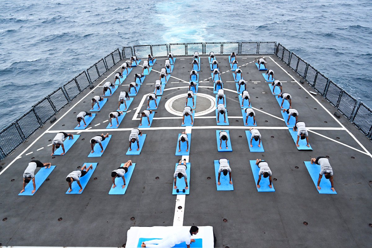 IN_WesternFleet's tweet photo. βLetβs twist, stretch and meditate for a healthier tomorrowβ #SwordArm #FitNavy #InternationalDayofYoga
@DefPROMumbai
@IN_WNC
@indiannavy
@IndiannavyMedia https://t.co/YW4xaDL0Oe