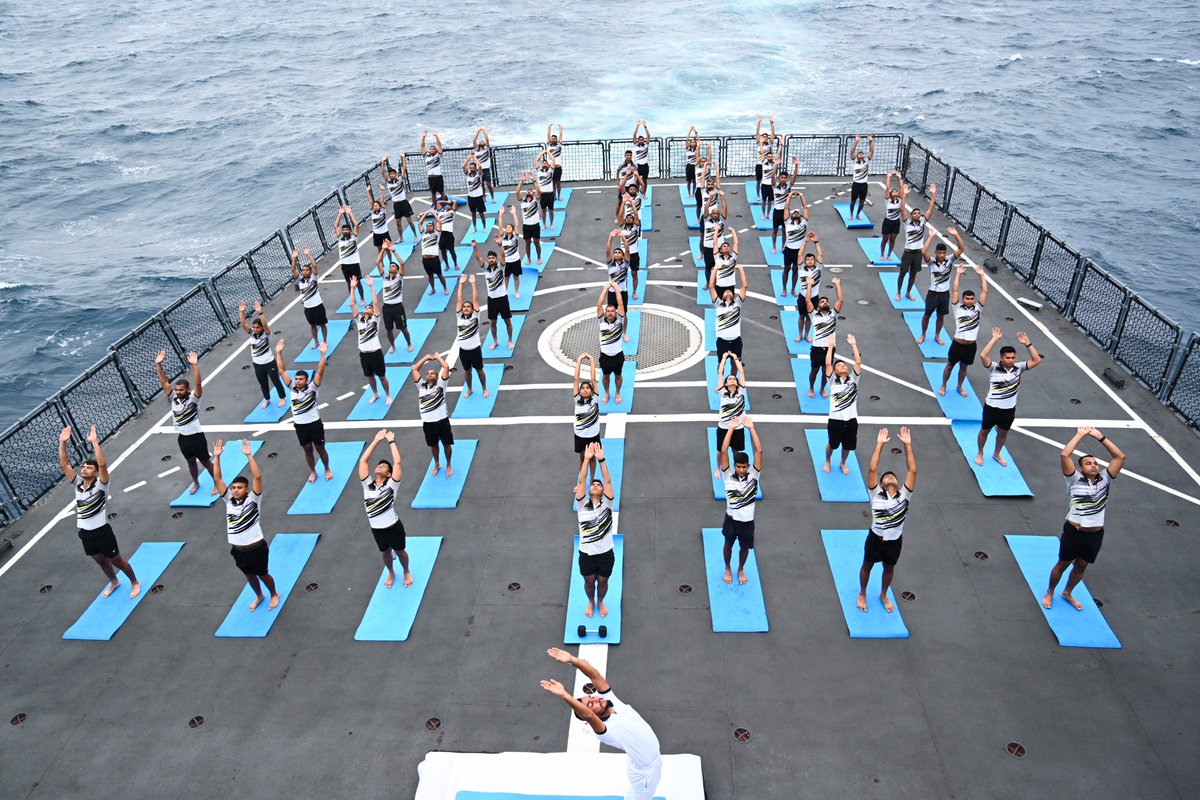 IN_WesternFleet's tweet photo. βLetβs twist, stretch and meditate for a healthier tomorrowβ #SwordArm #FitNavy #InternationalDayofYoga
@DefPROMumbai
@IN_WNC
@indiannavy
@IndiannavyMedia https://t.co/YW4xaDL0Oe