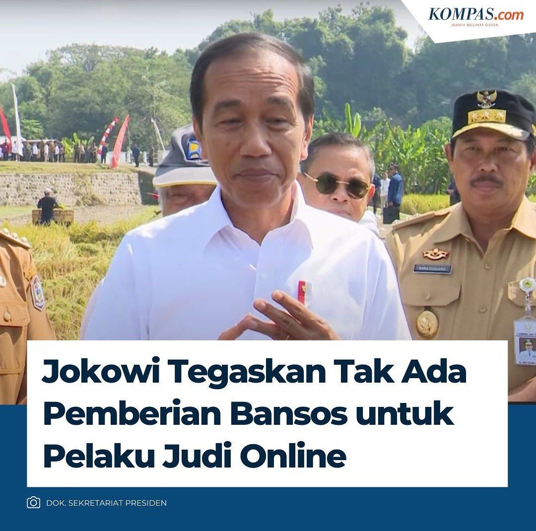 JhonSitorus_18's tweet photo. Sudah kuduga, akan muncul Pahlawan KESIANGAN

Isu LIAR itu dilemparkan ke publik lewat menteri-menterinya seolah2 tanpa sepengetahuan presiden

Lalu, ketika muncul KERIBUTAN tiba-tiba muncul seorang diri layaknya PAHLAWAN yang langsung mematahkan ide dari menterinya sendiri

Pola yang sama sudah terjadi berulang-ulang kali. Besok, lembaga survey akan dibayar lalu mensurvey kelompok yang kira2 sudah berubah mindsetnya lalu melemparkan opini seolah2 kinerja penguasa bagus

Cukup cerdik dalam hal mengelola emosi publik, tanpa uang pribadi, tanpa repot kerja sana sini tapi menumbalkan menteri sendiri