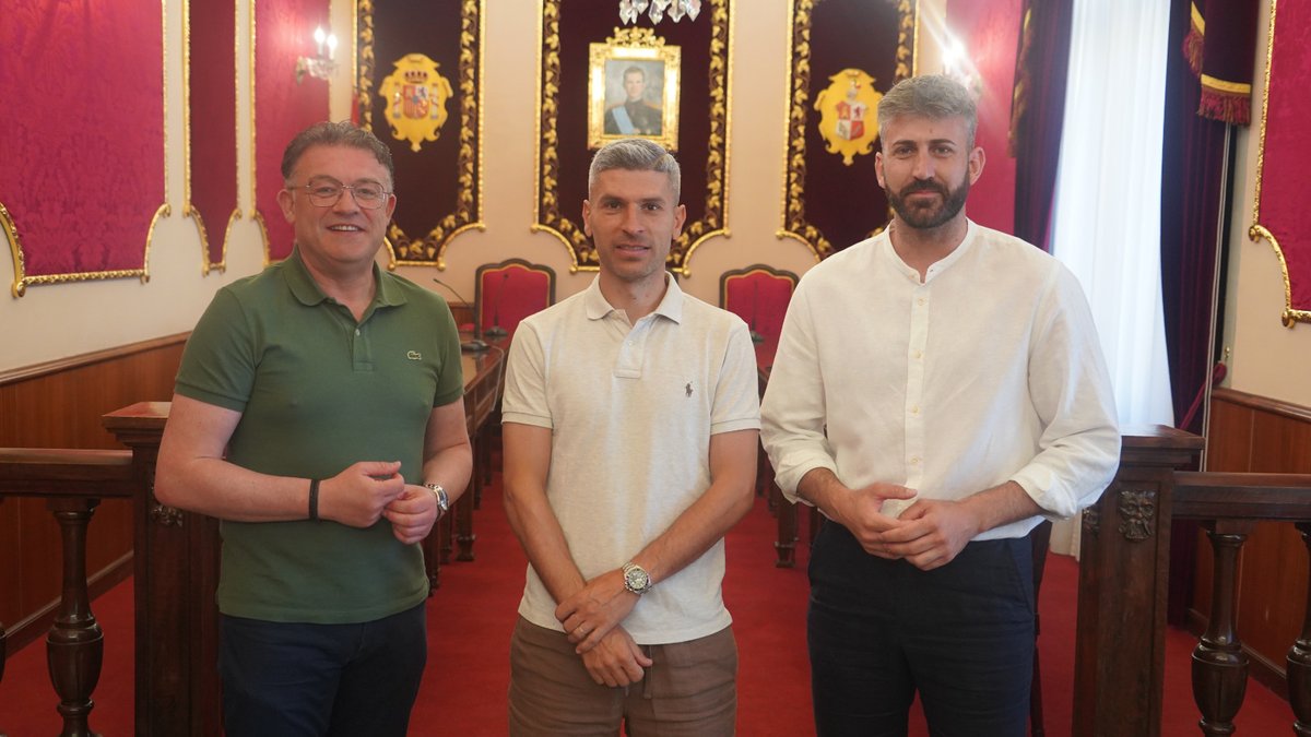 MUNICIPIOSII El futbolista virgitano Salva Sevilla pregonará la Feria de Berja 2024:
d-cerca.com/noticia-45372/…