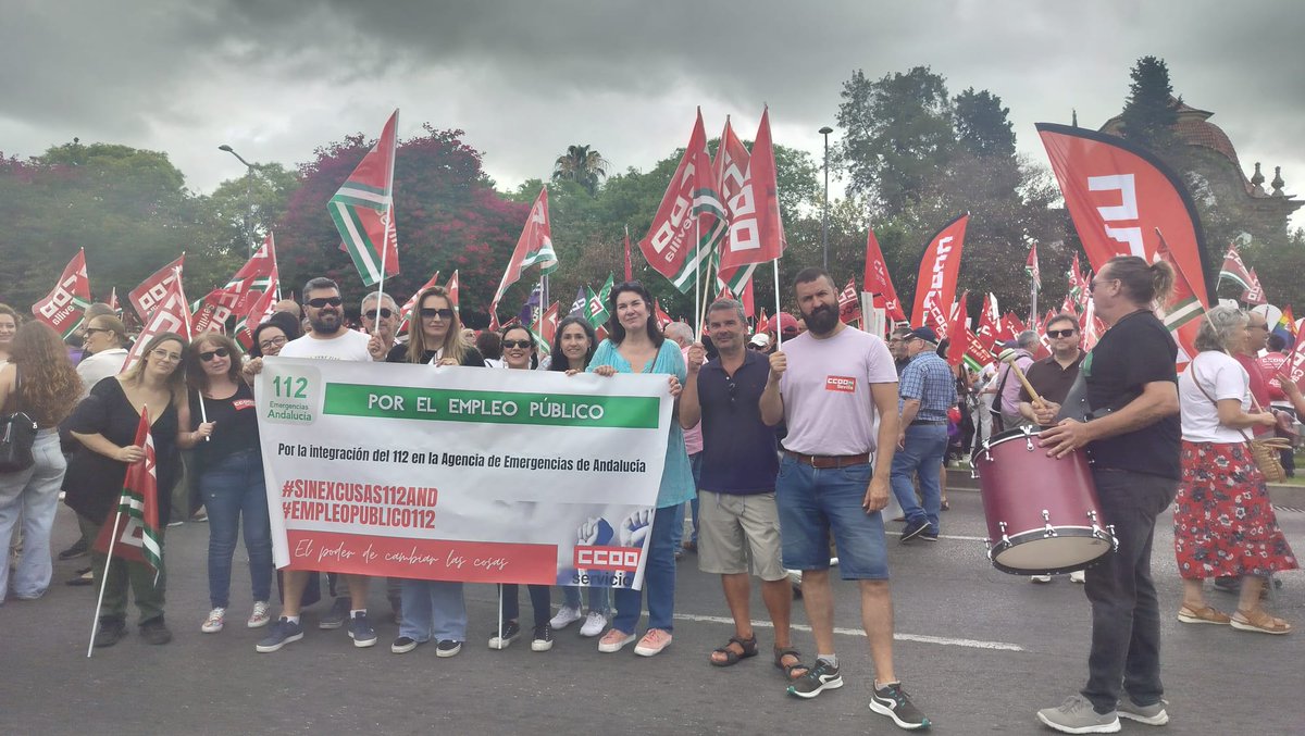 <a href="/antoniosanz/">Antonio Sanz Cabello</a> <a href="/JuanMa_Moreno/">Juanma Moreno</a> 📢Sr Sanz ayer salimos 1️⃣1️⃣2️⃣  porque  #SomosServicioEsencial pero:
-Obstaculizan los permisos legales
-Ponen trabas para reducir y conciliar
-Deniegan días de vacaciones en fechas señaladas
-turnos justos de operadores o por  debajo, etc
Así todo y NO‼️
#EmpleoPublico112 #ASEMA