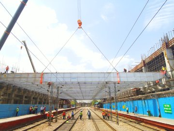 DevelopingRaj's tweet image. 25 girders (36 mts span) across all 4 tracks launched. * Complex & challenging task accomplished by 200 skilled Railway men.
📍Redevelopment of Gandhinagar Railway Station, Jaipur