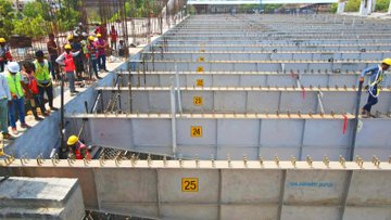 DevelopingRaj's tweet image. 25 girders (36 mts span) across all 4 tracks launched. * Complex & challenging task accomplished by 200 skilled Railway men.
📍Redevelopment of Gandhinagar Railway Station, Jaipur