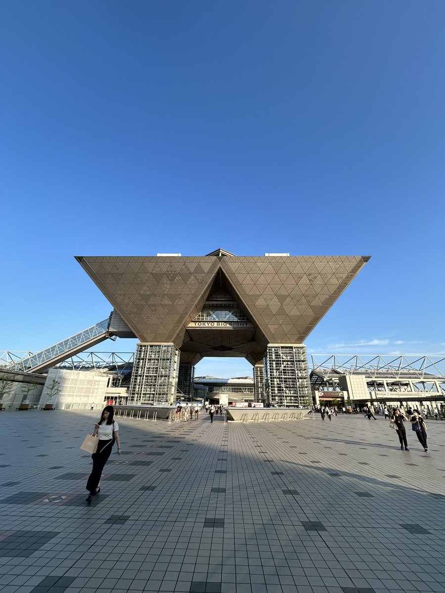 3Dtenten's tweet photo. 次世代3Dプリンタ展、面白かったけど10,000歩も歩いたから疲れた

産業用プリンタっていくらなんだろ？ https://t.co/N2R0AfYMKU