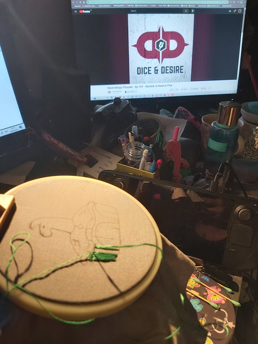 itsaka's tweet photo. Embroidery and @DiceAndDesire https://t.co/NBzPNplRiS
