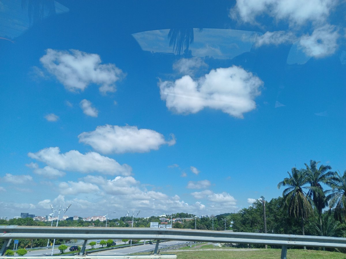 Izzaty__Salleh's tweet image. Self care routine that you could do it for free ✨️ 

Watching clouds and enjoying nature view ⛅️🌳

#langit #awan #pokok #sky #cloud #tree #하늘 #구름 #나무