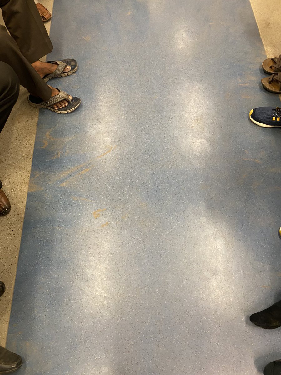 SivaSelvaKumar's tweet photo. Dirty metro rail compartments! @cmrlofficial please take necessary actions. 

Route - Wimco Nagar to Airport

@UpdatesChennai https://t.co/0wCvJnuZQ0