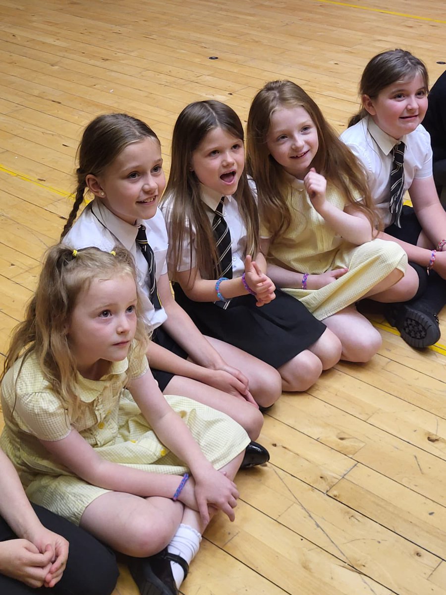 ctrps1's tweet photo. Exciting day for the pupils in P4C as they were captivated by a bird ๐ฆ extravaganza, all thanks to the NI School of Falconry! ๐ฆ
#Education #LearningAdventure #FalconryFun https://t.co/OIcGWbMWce