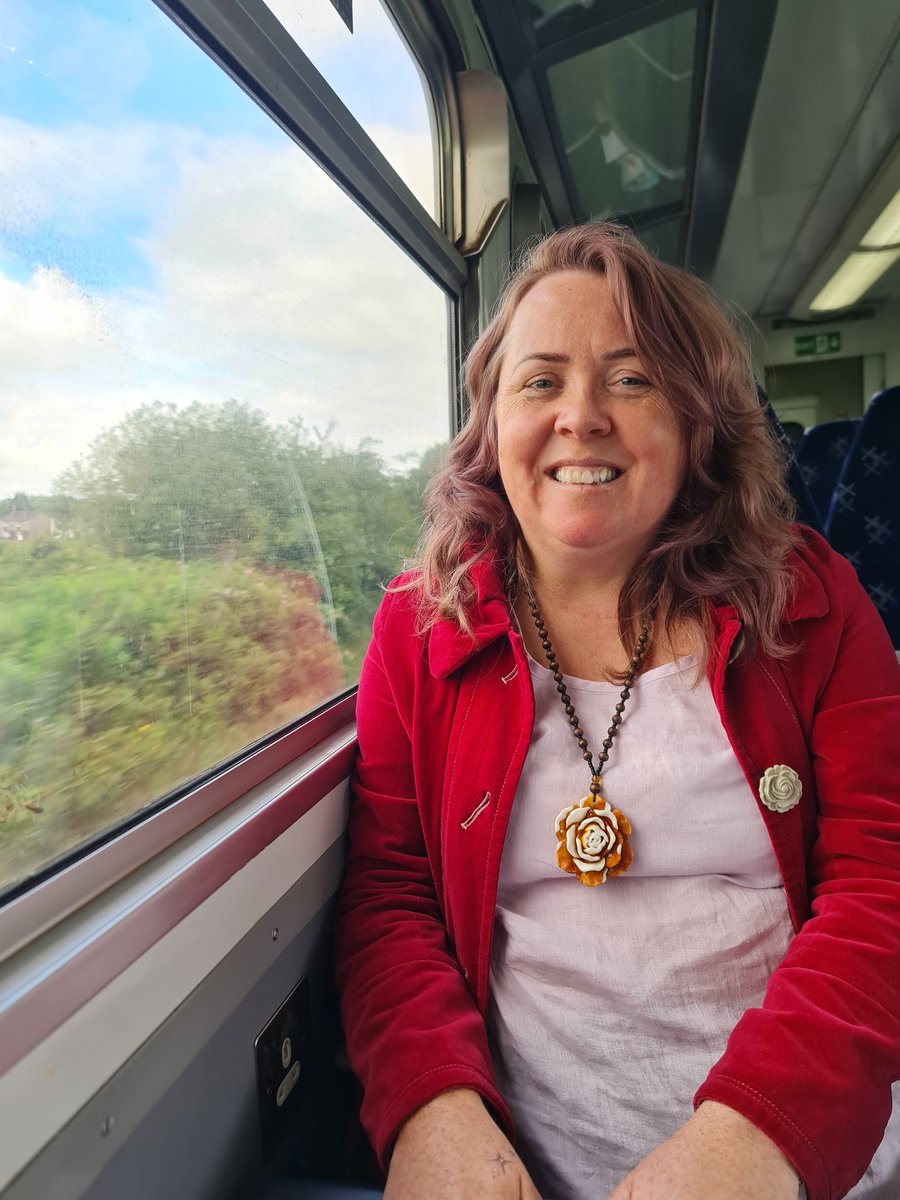 NHSAAALibrary's tweet photo. Helen and Toni off to the @CILIPHLG conference in laaaandan taaaaan to present on #lunchandlearn https://t.co/JWBPXzmTwF
