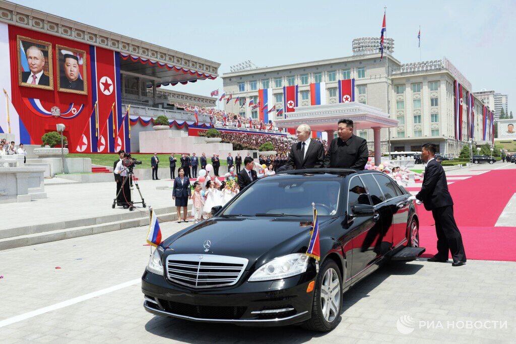 Unique photo: putin and Kim Jong-un are preparing to overtake the West in a German-made car.