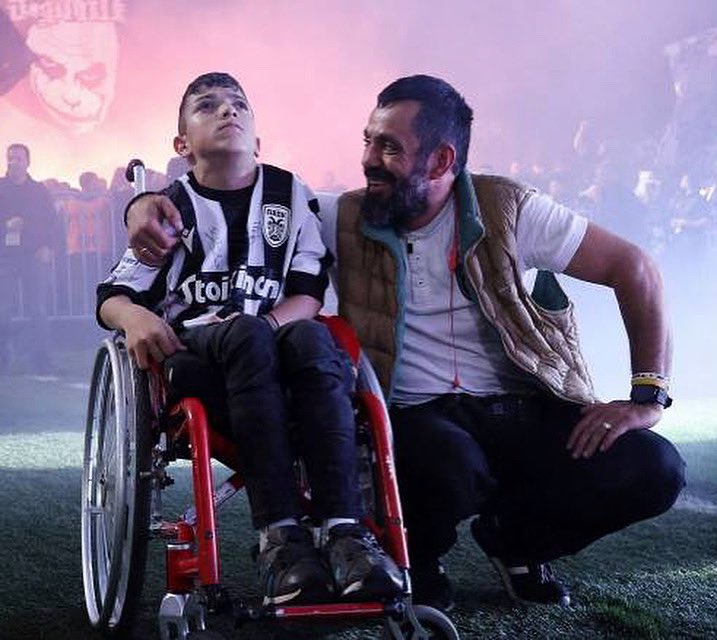 bikosmariosraf's tweet photo. Ο μικρός Γιάννης πηγαίνει στην Αμερική να δει τους καλύτερους γιατρούς για να ξανά περπατήσει. Ο ΠΑΟΚ αναλαμβάνει όλα τα έξοδα του παιδιού. 

Ας φτιάξουμε μια κοινωνία που ο αθλητισμός θα είναι πολιτισμός, και ας σταματήσουμε την βία στα γήπεδα. https://t.co/oNSZcMzsI9