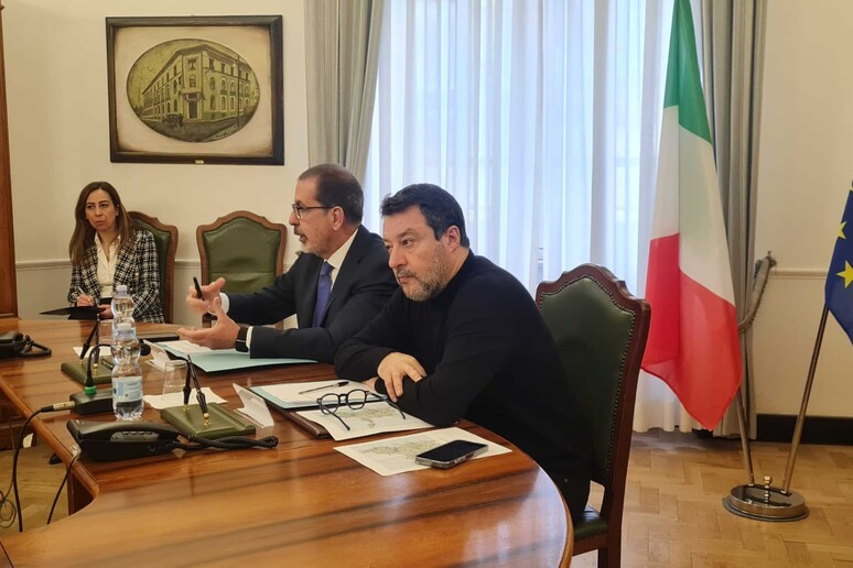 's tweet image. #Trasporti: il ministro @matteosalvinimi in #Sardegna per ammodernamento ferrovia nuorese, credete sia possibile un cambiamento? #isolamento 

itenovas.com/nuoro-notizie-…