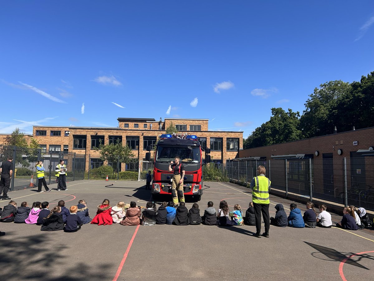 Bournbrook Fire Station (@wmfsbournbrook) on Twitter photo Blue watch giving fire safety advice in the sunshine ☀️ to year 1 <a href="/BournvilleSch/">Bournville All-Through School</a>
#stopdroproll <a href="/WestMidsFire/">West Midlands Fire Service</a> <a href="/SWMFireControl/">Staffordshire and West Midlands Fire Control</a> Blue watch giving fire safety advice in the sunshine ☀️ to year 1 <a href="/BournvilleSch/">Bournville All-Through School</a>
#stopdroproll <a href="/WestMidsFire/">West Midlands Fire Service</a> <a href="/SWMFireControl/">Staffordshire and West Midlands Fire Control</a>