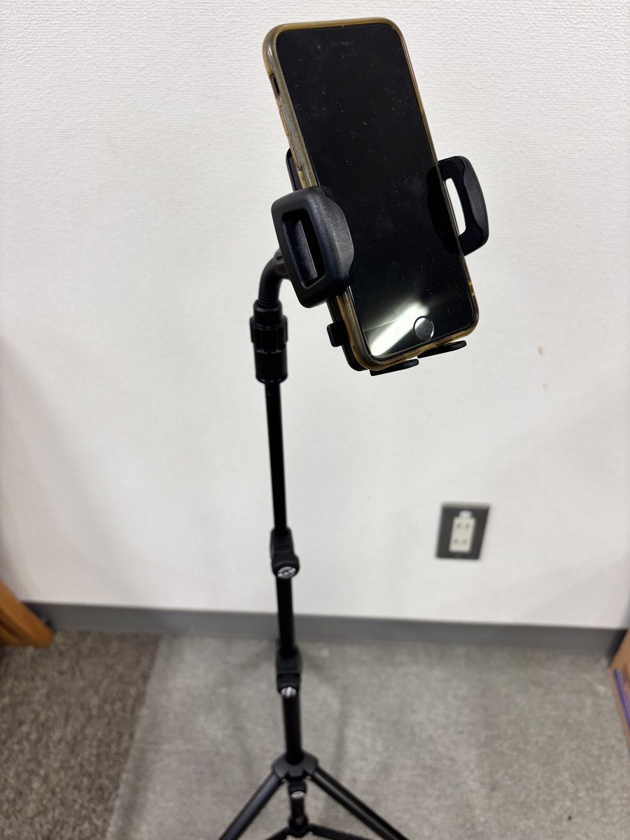 TomoSaxSH's tweet image. K&amp;amp;M/19749はスタンド付きのスマホホルダー‼️
使い方はいろいろと考えられますね！

＃KandM #サウンドハウス #スマホホルダー