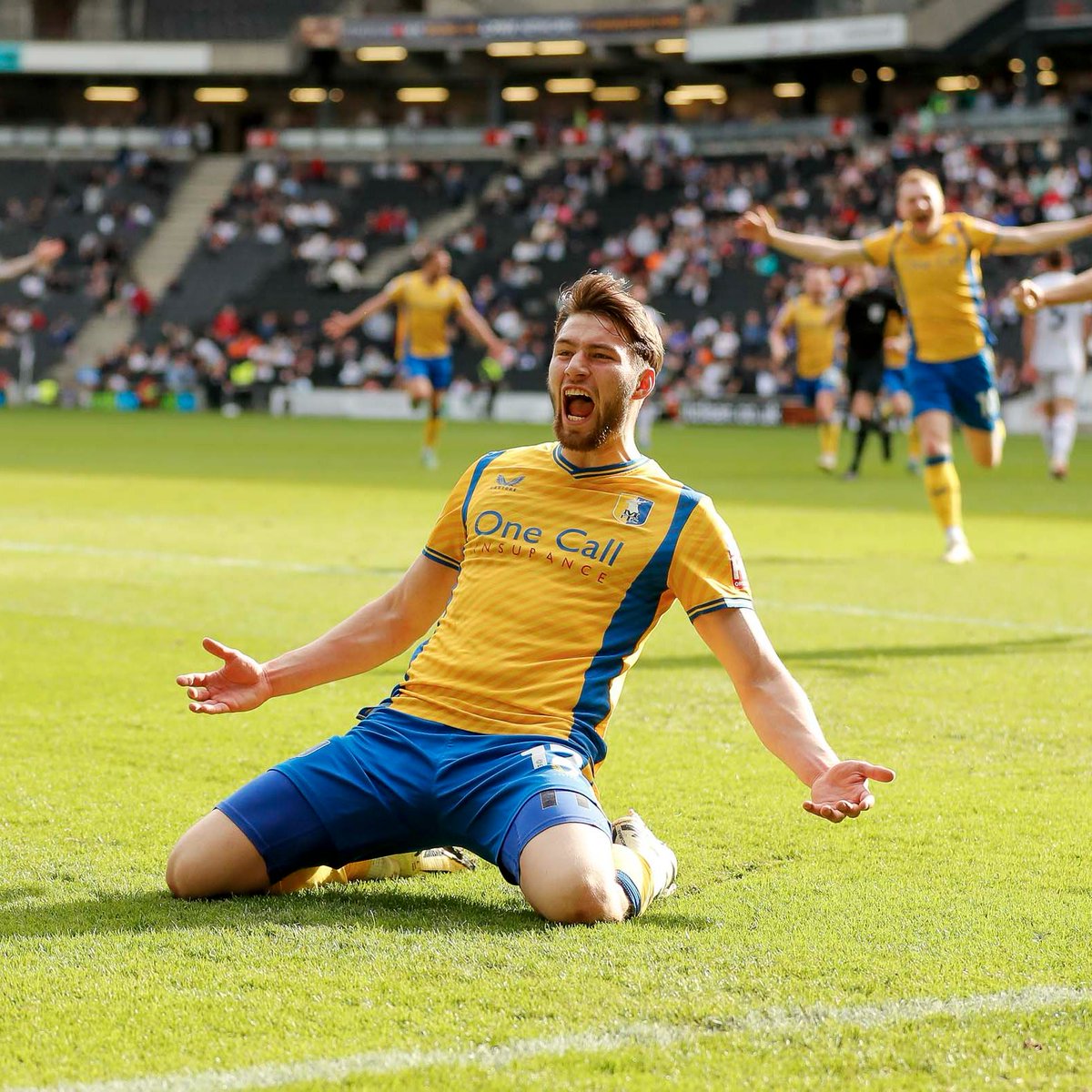 mansfieldtownfc's tweet image. 🤝 Mansfield Town are delighted to announce that forward James Gale has signed a new two year contract at the club.

#Stags 🟡🔵