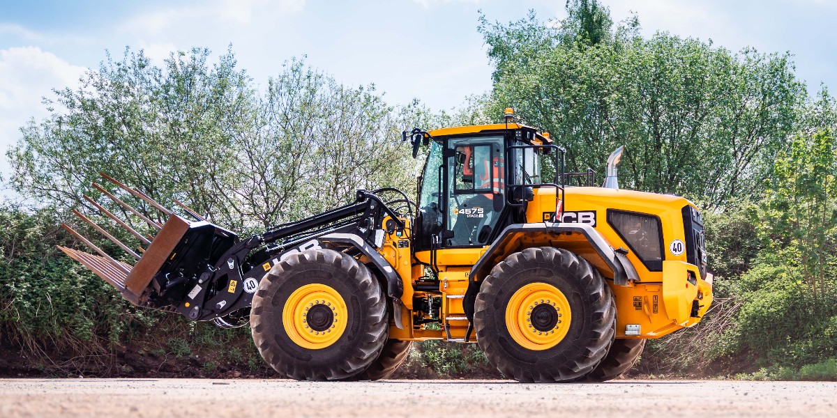 JCBagriculture's tweet photo. Strike a pose. The #JCB 457S wheeled loading shovel working in Staffordshire. Discover more: https://t.co/uWjb5xeWFR. #WheelLoaderWednesday https://t.co/tiSqs3bEU5