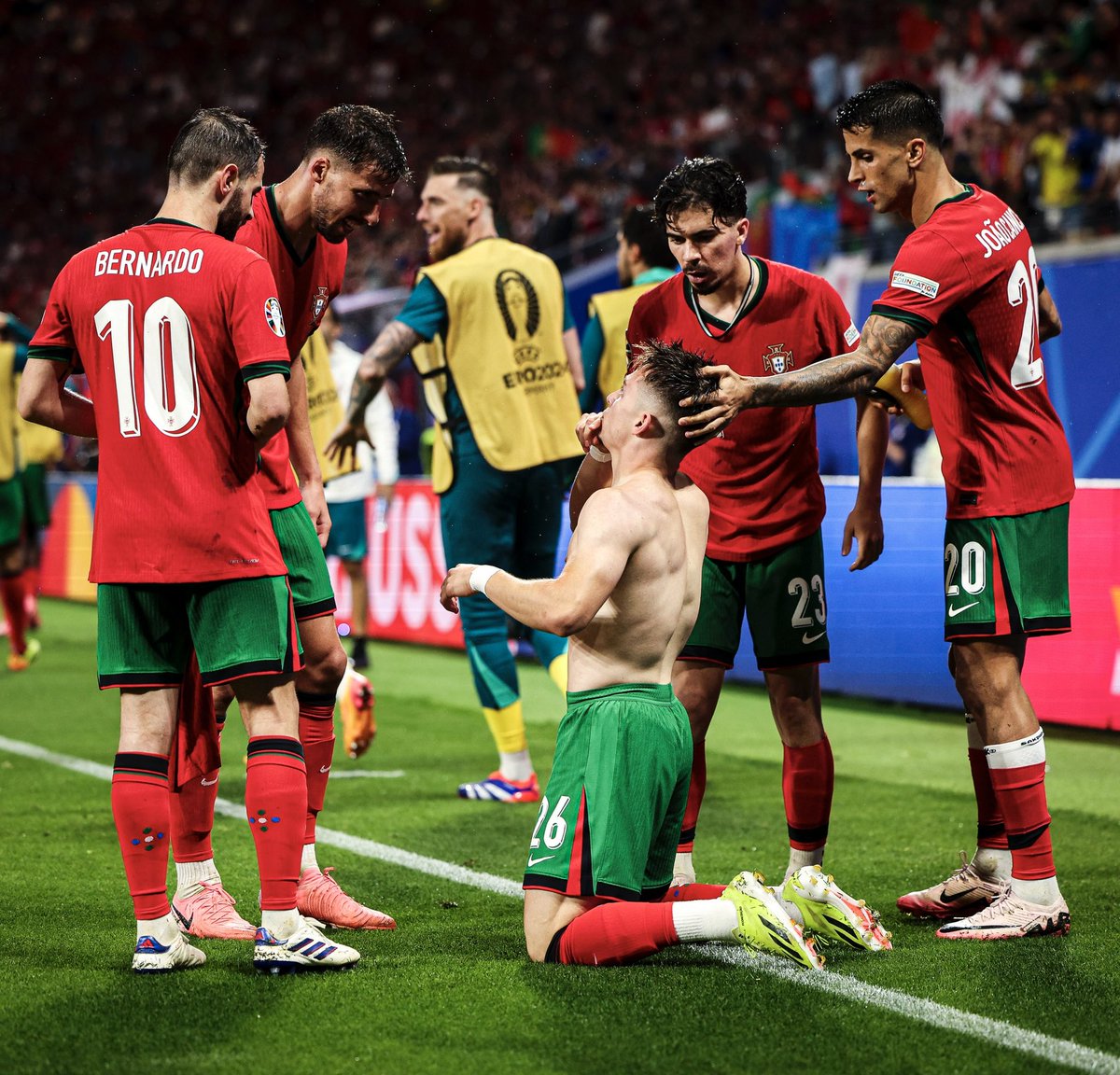 FConceicao7's tweet image. Sem palavras!
Obrigado Portugueses, seguimos juntos 🙏🏼🇵🇹