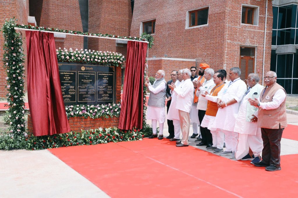 Md9226's tweet photo. आदरणीय प्रधानमंत्री श्री @narendramodi जी ने नालंदा विश्वविद्यालय के नवनिर्मित परिसर का उद्घाटन किया।
इस दौरान माननीय राज्यपाल श्री @rajendraarlekar जी, माननीय मुख्यमंत्री श्री @NitishKumar जी, केंद्रीय विदेश मंत्री @DrSJaishankar जी, उप-मुख्यमंत्री श्री @samrat4bjp जी, उप-मुख्यम https://t.co/2KHoEgqBDH