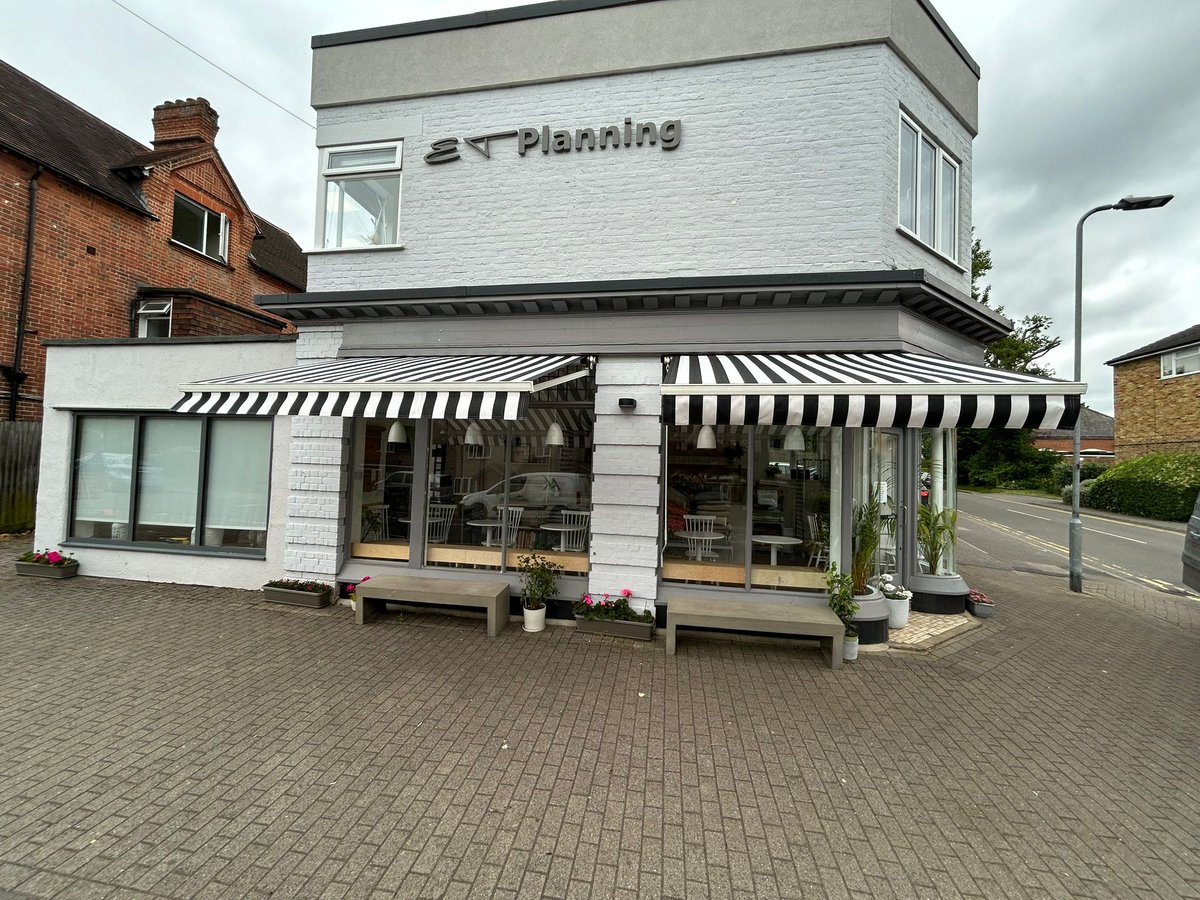 We fitted two new recovers to the existing folding arm awnings at this bakery in Crowthorne, Berkshire recently.   The framework was in good working order and just needed a clean up and with these stunning new striped covers, this corner plot has come
radiantblinds.co.uk/2-x-folding-ar…