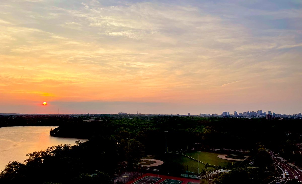 peterpayackpoet's tweet image. #Red #hot #sweltering #Sunrise #Wednesday #Heat #wave #Fresh #Pond #daybreak #boston #Skyline 
#Cambridge @ericfisher
@Pamelanbcboston
@ShiriSpear
@Met_CindyFitz @laabs
@weatherchannel @PeteNBCBoston
@NewEnglandInfo @sarahwroblewski
#followingnecn @antoinetteA
@Pamelanbcboston