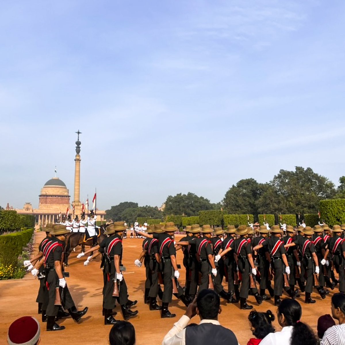RBVisit's tweet photo. The Change of Guard Ceremony occurs at the Forecourt of Rashtrapati Bhavan, so it's easier for people to come and experience it.
Experience the Change of Guard Ceremony through a link https://t.co/nbModoRvmj
#NewDelhi #Main_building #भ्रमण #RashtrapatiBhavan #ChangeOfGuard https://t.co/mNaHO1laEB