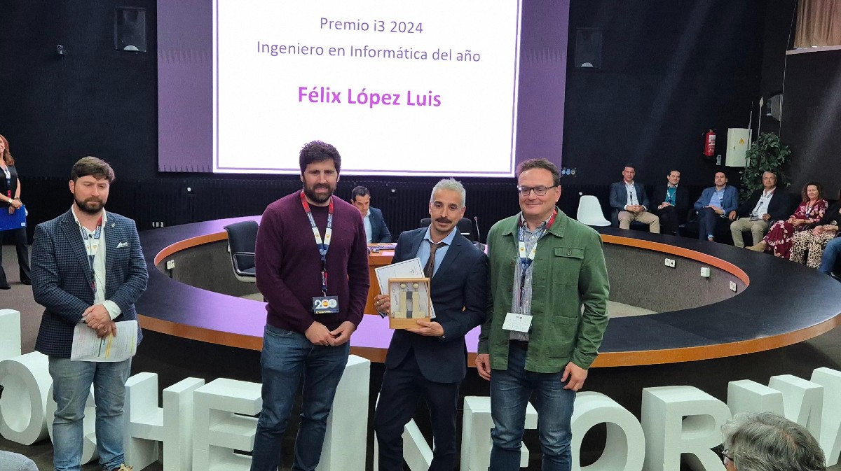 flopezluis's tweet photo. pues oye a falta de salir en @LaGacetaSA que es lo que habría hecho ilusión a mi padre, salgo en el @diariodeavila y @Avilared que al fin y al cabo Ávila es mi segunda tierra y me hace ilusión :D
https://t.co/T3NXdoQGUe https://t.co/3xOWnxvA76