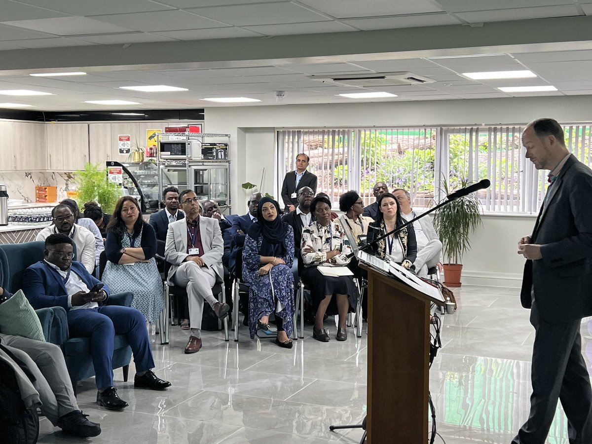 Getting beyond the headlines: the role of AI in higher education - really honoured to open the inaugural Mont Rose Research Conference - highlighting the impact and opportunities of AI on students, staff and institutions <a href="/montroselondon/">Mont Rose College</a> @guildhe