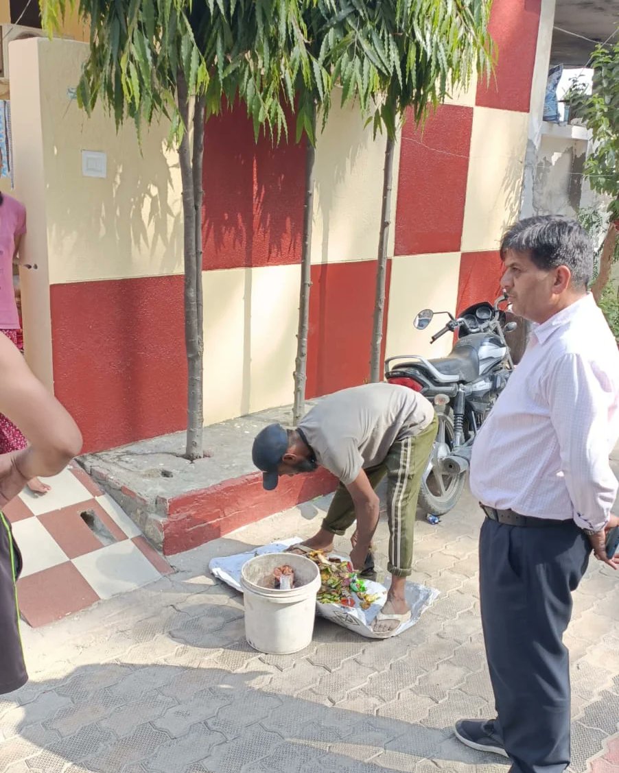 mc_patiala's tweet photo. MC Patiala is ensuring segregation at source at the household level across various parts of the city. The MC Patiala team is going D2D to promote this initiative. To make our city garbage-free, we need to practice segregation. Let's all do it !
#soursesegregation
#MCPatiala https://t.co/aE0QQQBCS7
