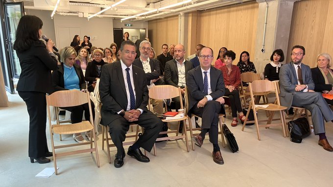 EmbaCubaFrancia's tweet photo. 🤝Journée de travail franco-cubaine
Consolider/Accroître liens entre universités 🇨🇺🇫🇷
Visite des directeurs @CubaMES dans le cadre du projet #FSPI Internationalisation de l'enseignement supérieur
📌Jornada de trabajo🇨🇺🇫🇷 sobre la internacionalización de la enseñanza superior https://t.co/d4j1F7pHQK
