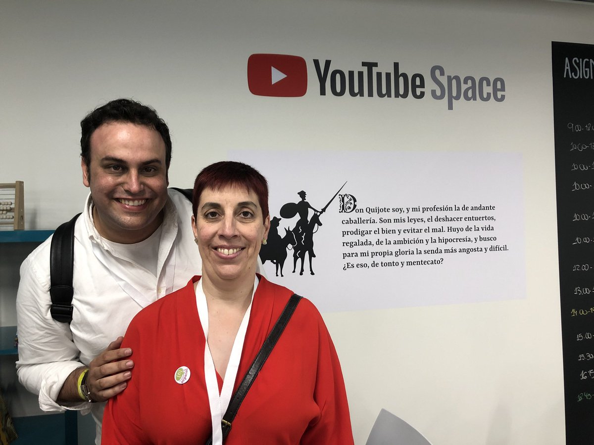 FernandoBoillos's tweet image. Hoy mi móvil me recuerda esta foto en un evento de #youtubeEspaña donde desvirtualicé a muchos compañeros pero esta con @ELEelenap me hace mucha ilusión. Y ver como ella y su proyecto crecen cada día más todavía 😉