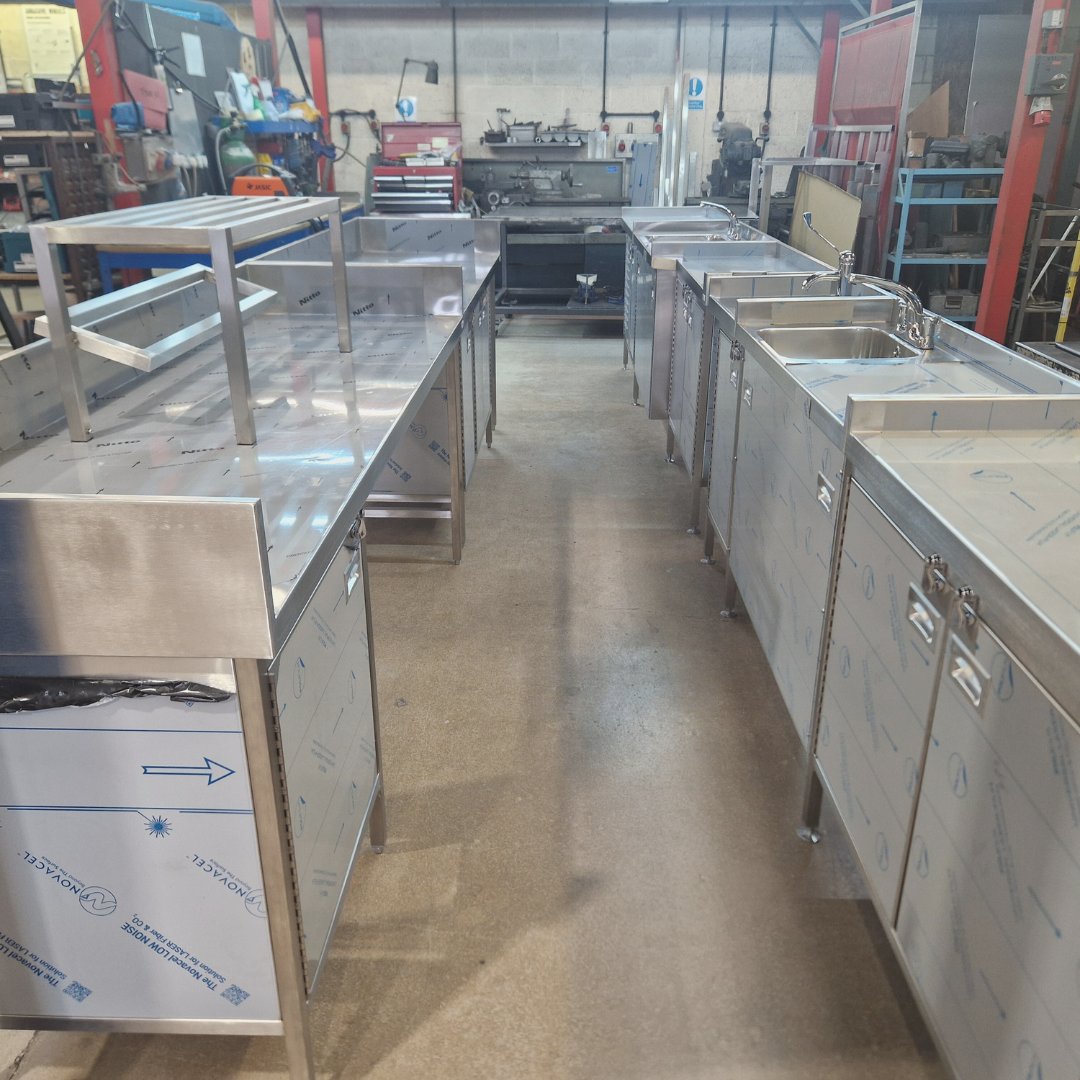 TargetCatering's tweet image. Another great installation completed by the Target team,🎯 for the GWSR train carriage renovation 🚂👩‍🍳🍛

Bespoke made stainless steel catering equipment 🔥 manufactured in our Target factory based in Gloucestershire. 

Designed, 🧑‍💻 Manufactured, 👨‍🏭 &amp;amp; Delivered 👷‍♂️