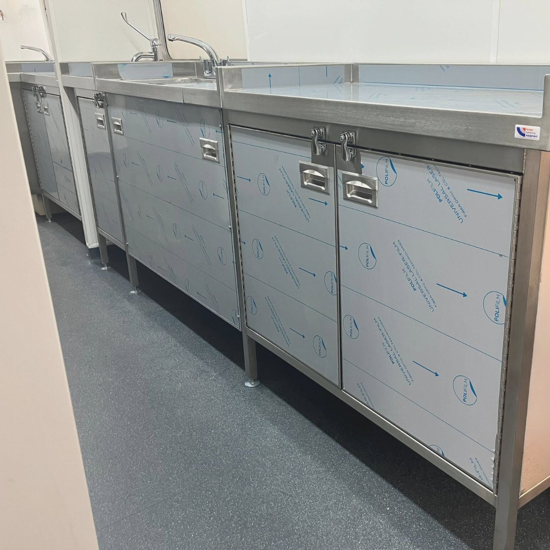 TargetCatering's tweet image. Another great installation completed by the Target team,🎯 for the GWSR train carriage renovation 🚂👩‍🍳🍛

Bespoke made stainless steel catering equipment 🔥 manufactured in our Target factory based in Gloucestershire. 

Designed, 🧑‍💻 Manufactured, 👨‍🏭 &amp;amp; Delivered 👷‍♂️