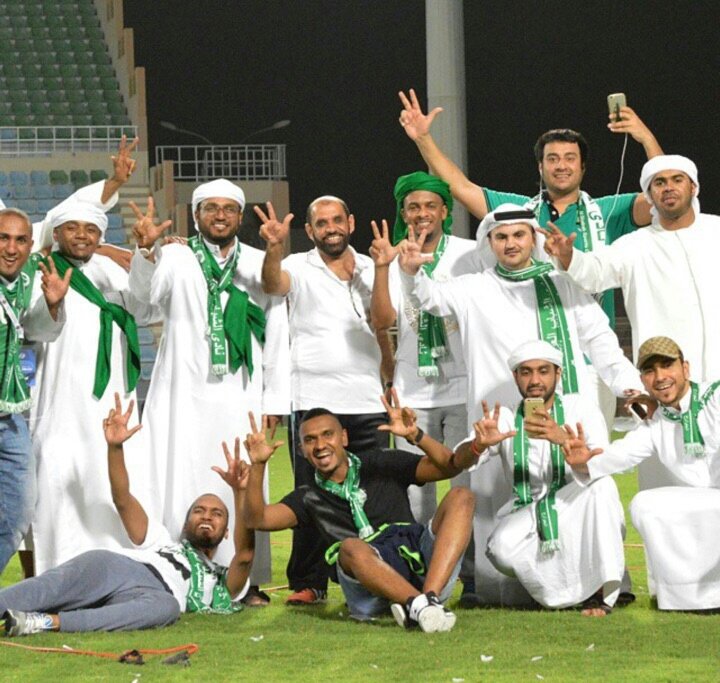 جمهور الوفاء والتاريخ يستحق أن يتواجد مع بقية جماهير كرة الإمارات   💚💚

اكثر عن سبع سنوات بلا نادي ولازلنا اوفياء وبانتظار عودة فقيد كرة الإمارات نادينا الغالي نادي الشباب العربي💚💚

للوفاء عنوان يا عشاق الجوارح 💚💚

#سنظل_أوفياء 
#نادي_الشباب_العربي 
#عيدية_فزاع_عودة_الشباب