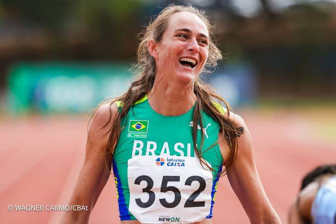 chbrasileiros's tweet image. Essa manhã me deparei com um depoimento no Instagram que me comoveu e fez refletir muito! Um depoimento carregado de MUITA dor!

Essa é Flávia Maria de Lima, melhor atleta brasileira dos 800 metros rasos nos últimos 10 anos! Medalhista pan-americana, semifinalista mundial, Flávia…